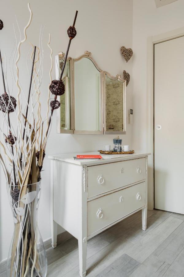 Charming Apartment On The Darsena Navigli - Pulizia Eccezionale Милано Екстериор снимка